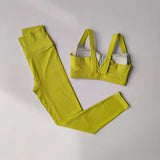 Seamless women’s gym outfit designed for fitness training