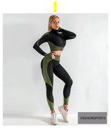 Woman wearing a black and green athletic outfit on a white background with 'Fashionsports' branding.